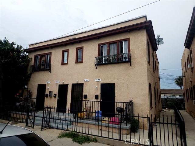 975 W 42nd Place, Los Angeles CA: https://media.crmls.org/medias/edec8420-76b7-4a6f-aa05-71f4f9a1802f.jpg