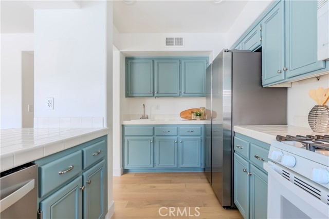 Detail Gallery Image 13 of 41 For 6913 Hannum, Culver City,  CA 90230 - 3 Beds | 3 Baths