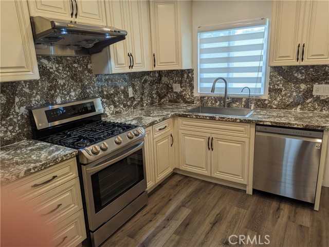 1839 9th Avenue, Monrovia CA: https://media.crmls.org/medias/eded6264-9080-47b2-84aa-97229bcd03f3.jpg