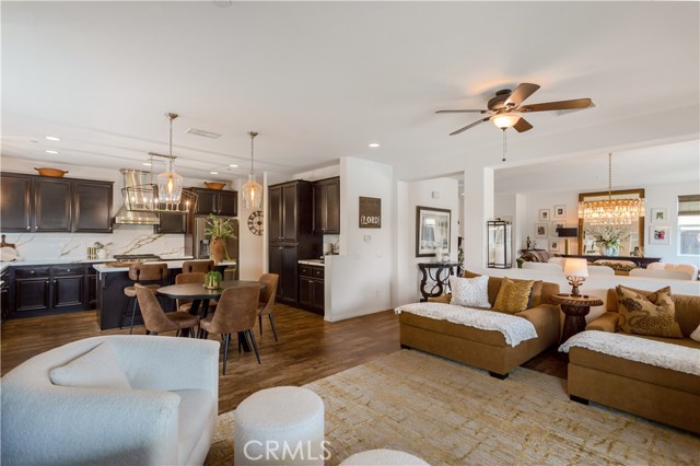 29238 Woodbridge Street, Lake Elsinore CA: https://media.crmls.org/medias/edef82ab-a9c6-4e68-bffc-06927a7fd9fb.jpg