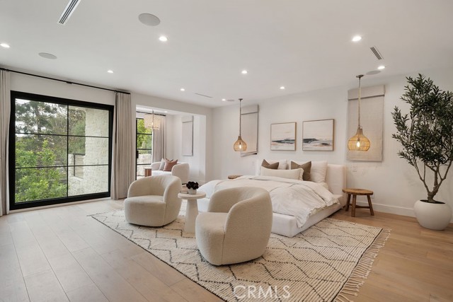 10 Seabluff, Newport Beach CA: https://media.crmls.org/medias/edef9fab-b9d3-480c-b4e2-3446278c2b5a.jpg