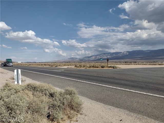 Detail Gallery Image 4 of 19 For 317 Highway 18, Lucerne Valley,  CA 92356 - – Beds | – Baths