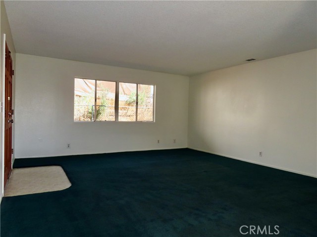 6149 La Sierra Avenue, Riverside CA: https://media.crmls.org/medias/edf16f7d-604d-4e82-b04a-23c7dcf6cb79.jpg