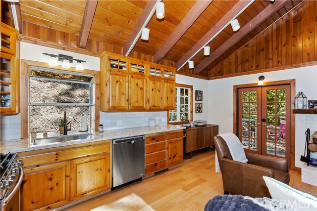 Detail Gallery Image 5 of 12 For 859 Kuffel Canyon Rd, Lake Arrowhead,  CA 92385 - 2 Beds | 1 Baths