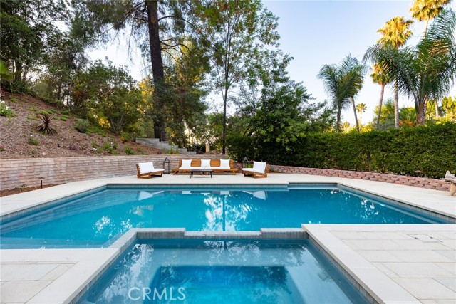 4885 Winnetka Avenue, Woodland Hills CA: https://media.crmls.org/medias/edf281f9-4fff-4400-af6a-a4fee946c5c3.jpg