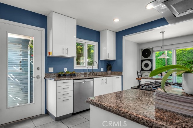 Detail Gallery Image 9 of 31 For 701 Hillcrest, El Segundo,  CA 90245 - 5 Beds | 2 Baths