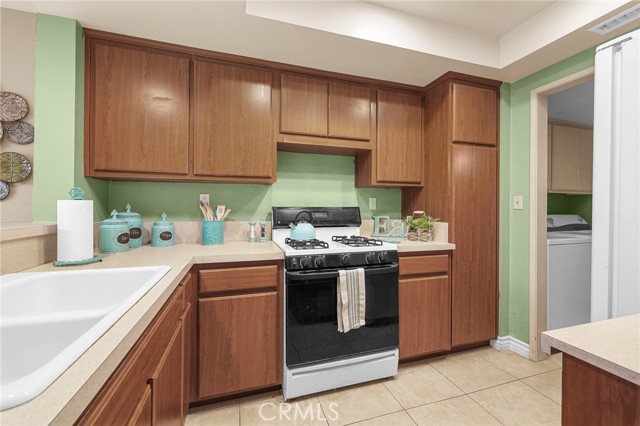 Detail Gallery Image 9 of 30 For 12804 Somerset, Chino,  CA 91710 - 3 Beds | 2/1 Baths