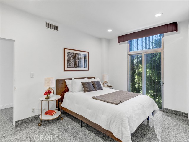 Detail Gallery Image 21 of 34 For 1333 S Beverly Glen Bld #402,  Los Angeles,  CA 90024 - 5 Beds | 5/1 Baths