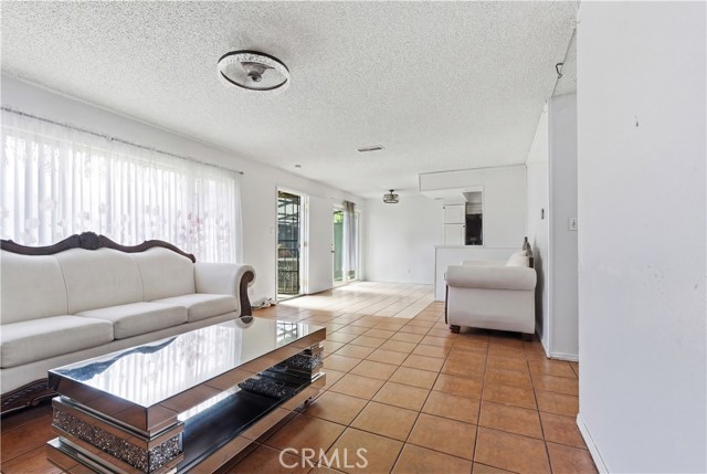 Detail Gallery Image 5 of 9 For 134 S Magnolia 4c,  Anaheim,  CA 92804 - 3 Beds | 2 Baths