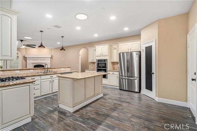 Detail Gallery Image 11 of 47 For 42041 W 47th St, Lancaster,  CA 93536 - 4 Beds | 3 Baths