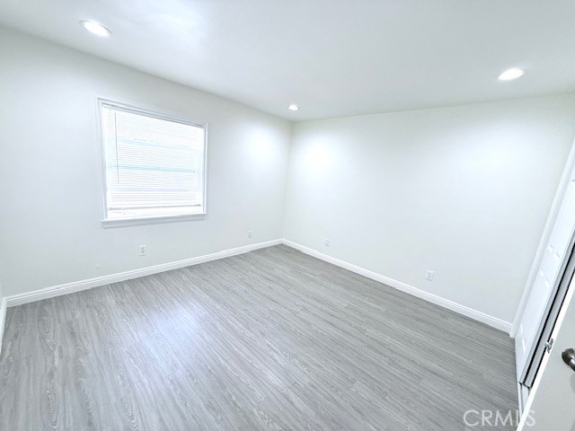 https://media.crmls.org/medias/edf478d8-d733-4ec5-8899-2badf5ecfa29.jpg?preset=X-Large