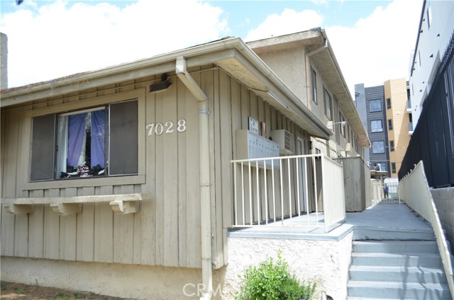 7028 Alabama Avenue, Canoga Park CA: https://media.crmls.org/medias/edf50977-e2c3-44c6-b4e4-9de0018f5af8.jpg