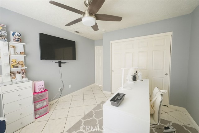14112 Pacoima Court, Victorville CA: https://media.crmls.org/medias/edf53e94-f2c3-4eeb-afd4-8341fdf021dd.jpg