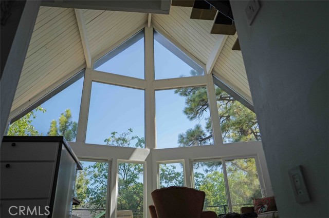 1554 Coyote Court, Big Bear City CA: https://media.crmls.org/medias/edf5936f-4cae-4468-aeca-aaa85df9633f.jpg