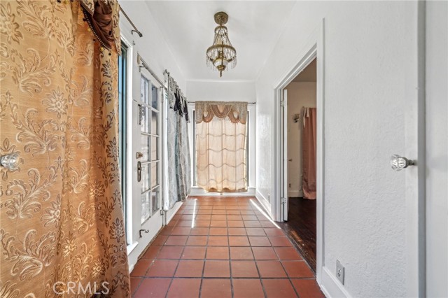 3098 N Arrowhead Avenue, San Bernardino CA: https://media.crmls.org/medias/edf5fdd4-7285-4057-a6a5-3e0302264ecb.jpg