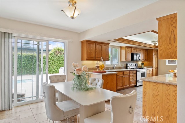 3340 Hillrose Dr, Rossmoor CA: https://media.crmls.org/medias/edf6fd0f-a20f-4675-9f39-4e2509e54aec.jpg