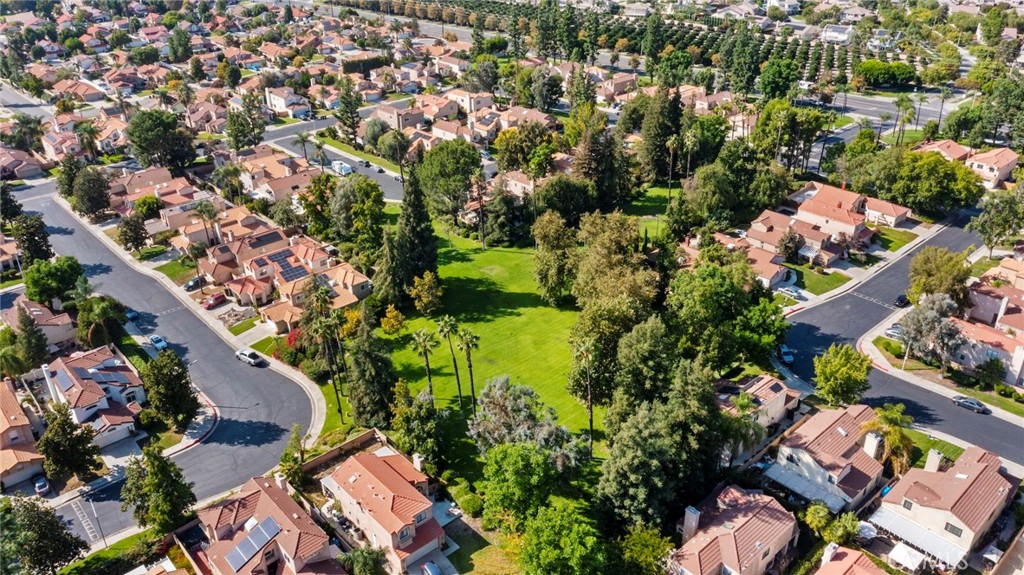 https://media.crmls.org/medias/edf73f22-5062-4fc0-8abc-80b5ebe71464.jpg?preset=X-Large