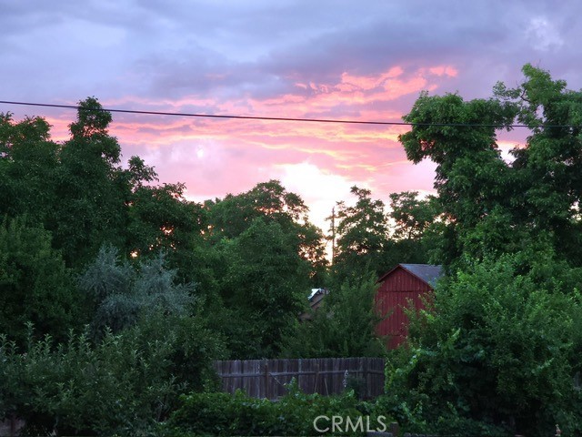 https://media.crmls.org/medias/edf78c2e-1c22-4115-b7cf-f9769e82e419.jpg?preset=X-Large