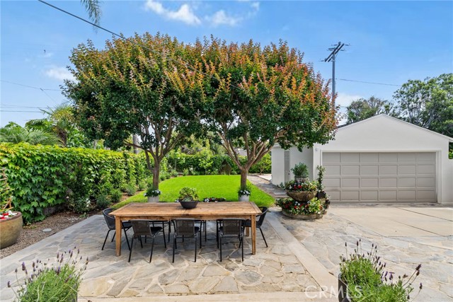340 Broadway, Costa Mesa CA: https://media.crmls.org/medias/edf7a5e2-8c8d-4dfb-b566-8d0ca8f7f0d2.jpg