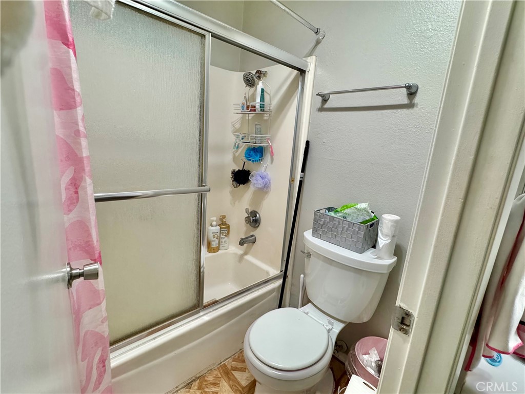 https://media.crmls.org/medias/edf7abc6-10cf-40b1-87bf-4466a9b4be60.jpg?preset=X-Large