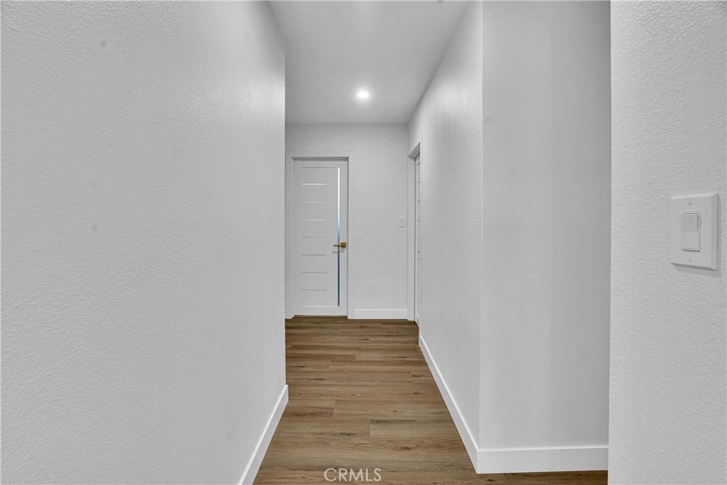 https://media.crmls.org/medias/edf83052-796f-4df5-bf09-97e9e61458db.jpg?preset=X-Large