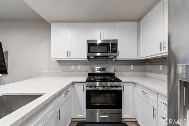 Detail Gallery Image 7 of 25 For 9834 Jersey #10,  Santa Fe Springs,  CA 90670 - 3 Beds | 3 Baths