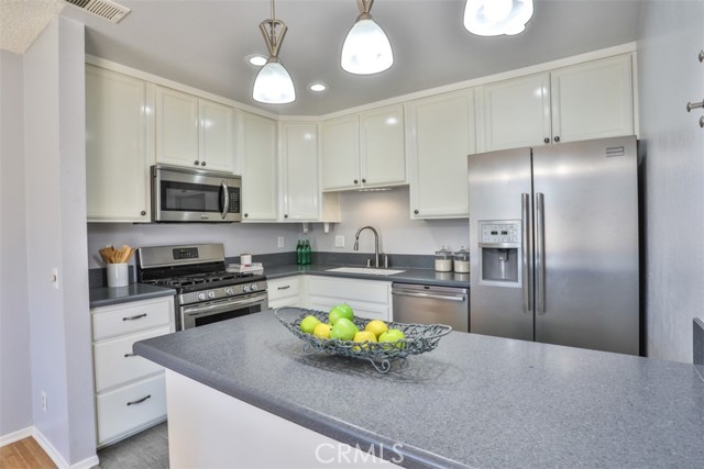 Detail Gallery Image 14 of 51 For 820 E Silver Maple, Azusa,  CA 91702 - 3 Beds | 2 Baths