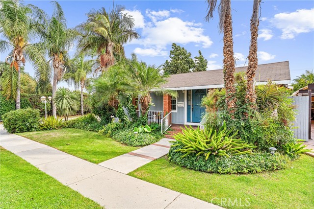 Detail Gallery Image 2 of 40 For 9488 Foster Rd., Bellflower,  CA 90706 - 3 Beds | 2 Baths