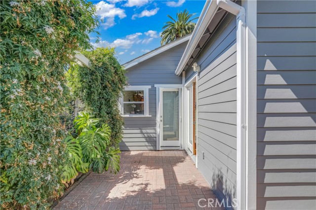 318 8th Street, Huntington Beach CA: https://media.crmls.org/medias/edfa3b52-579f-4fc0-8c0d-02b64d0d72ab.jpg