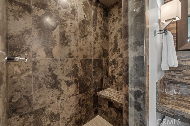 8 Beacon Bay, Newport Beach CA: https://media.crmls.org/medias/edfa7be2-67ce-4438-bc54-1085b90bc5f0.jpg