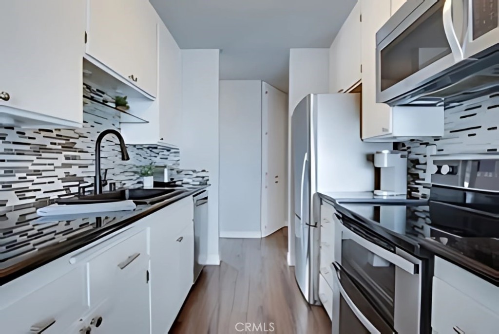 https://media.crmls.org/medias/edfa8287-212e-4597-bffa-f73e877fb27b.jpg?preset=X-Large