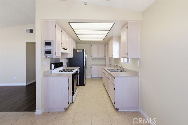 Detail Gallery Image 8 of 33 For 27317 Del Monte, Menifee,  CA 92586 - 2 Beds | 2 Baths