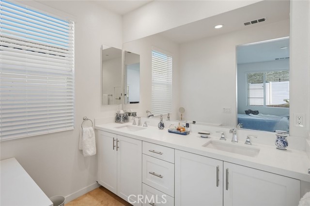 Detail Gallery Image 16 of 39 For 17806 Top Court, Canyon Country,  CA 91350 - 2 Beds | 2 Baths