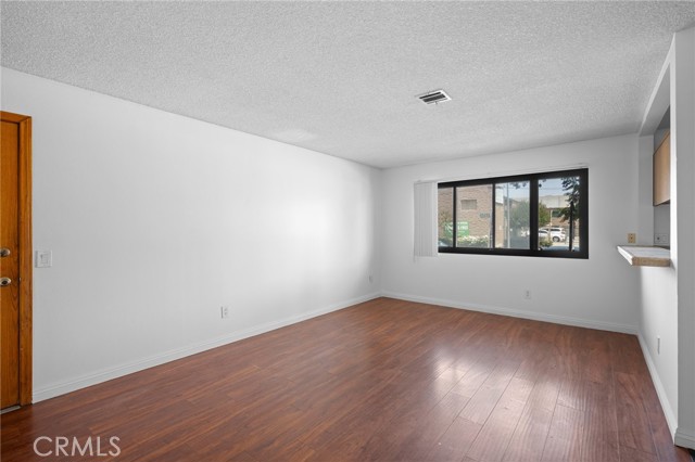 16226 Vanowen Street, Van Nuys CA: https://media.crmls.org/medias/edfb6314-a4a1-4bb3-85ff-54b647da8190.jpg