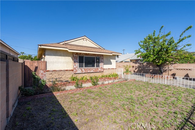Detail Gallery Image 2 of 39 For 10817 Cantara St, Sun Valley,  CA 91352 - 2 Beds | 1 Baths