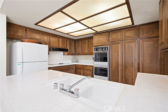 21 Beachcomber Drive, Corona del Mar CA: https://media.crmls.org/medias/edfbb389-0632-4f7c-8ee6-34098907f942.jpg