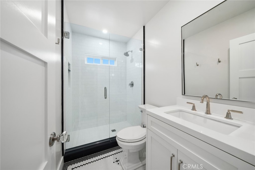 https://media.crmls.org/medias/edfc01bd-2843-4083-b241-956429a8f9e0.jpg?preset=X-Large