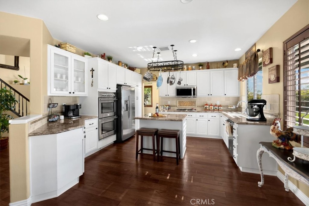 https://media.crmls.org/medias/edfd2a51-0684-4fb4-b243-cdace5630371.jpg?preset=X-Large