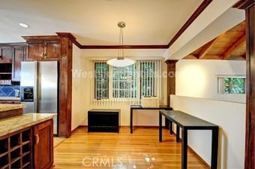 https://media.crmls.org/medias/edfd623d-cca5-4bd3-b380-f113a564a6ed.jpg?preset=X-Large