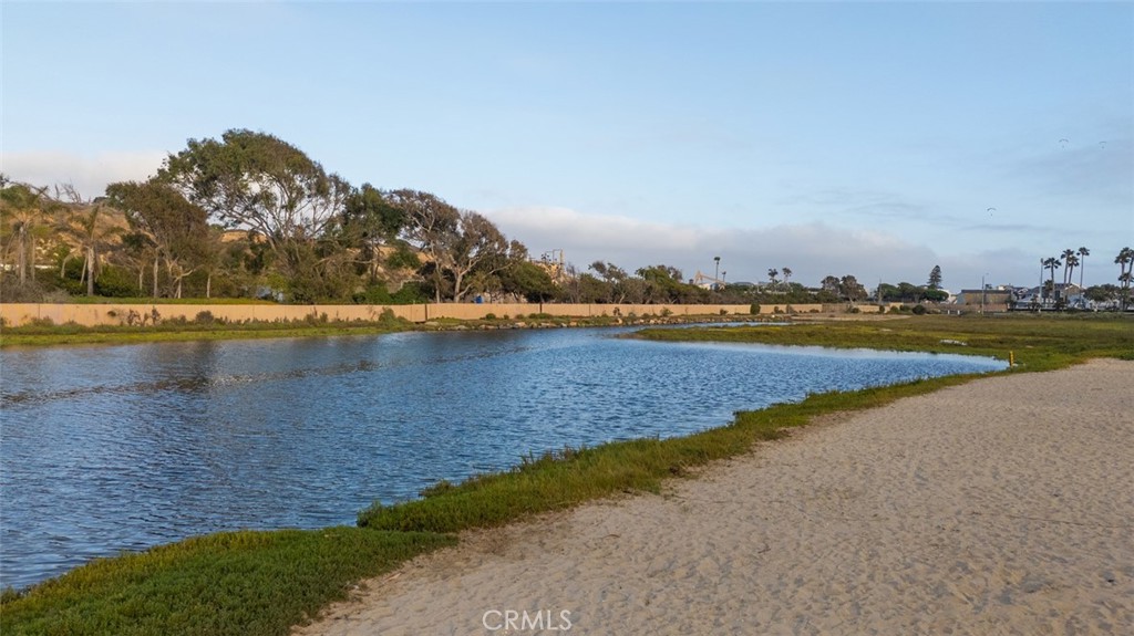 https://media.crmls.org/medias/edfe0c38-7bef-4d01-bb3f-0254c79725f8.jpg?preset=X-Large