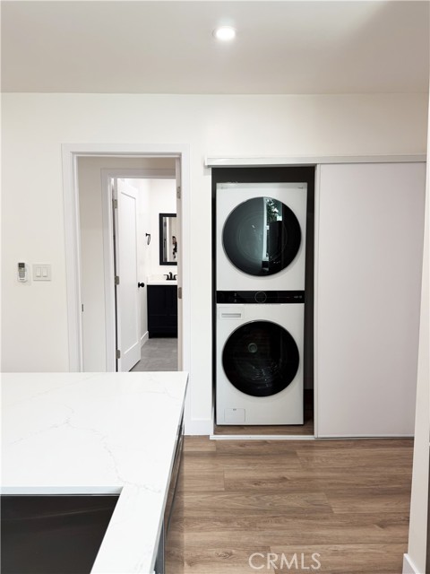 Detail Gallery Image 6 of 11 For 17000 Burbank Bld #305,  Encino,  CA 91316 - 2 Beds | 1 Baths