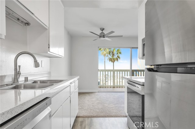 610 The Village, Redondo Beach, California 90277, 2 Bedrooms Bedrooms, ,1 BathroomBathrooms,Residential,Sold,The Village,SB21179815