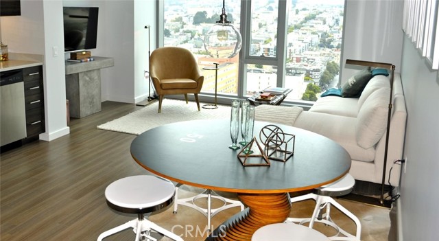 100 Van Ness Avenue, San Francisco CA: https://media.crmls.org/medias/edffb8ac-0fcc-4480-979b-3d72b97e7f13.jpg