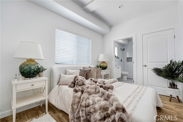 Detail Gallery Image 2 of 16 For 11950 Vanowen Ave, North Hollywood,  CA 91605 - 4 Beds | 3/1 Baths