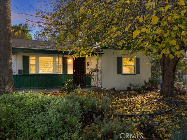 Detail Gallery Image 3 of 41 For 210 W Ash Ave, Burbank,  CA 91502 - 2 Beds | 1 Baths