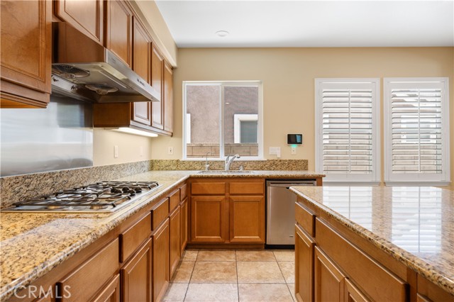 Detail Gallery Image 7 of 29 For 12430 Breeze Ln, Corona,  CA 91752 - 4 Beds | 3 Baths