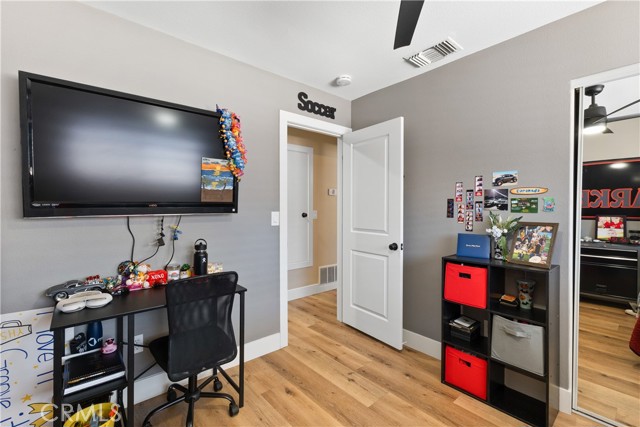 33127 Camelot Drive, Yucaipa CA: https://media.crmls.org/medias/ee01844e-a803-47b9-900f-543f2ebfe6f0.jpg