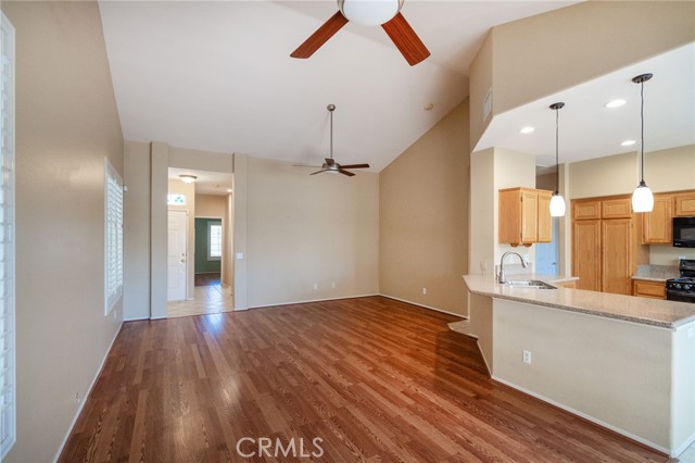 819 Camino De Plata, San Jacinto CA: https://media.crmls.org/medias/ee02cb6f-e7e1-4131-a206-c81d7937a747.jpg