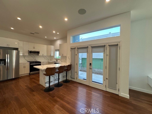 Detail Gallery Image 4 of 27 For 10937 Whitaker Ave, Granada Hills,  CA 91344 - 2 Beds | 2 Baths