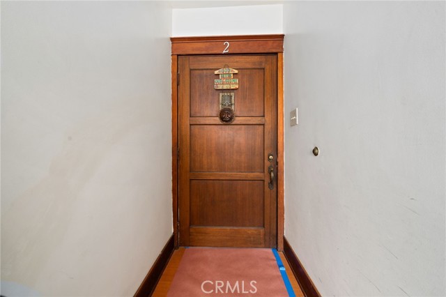 1412 S Victoria Avenue, Los Angeles CA: https://media.crmls.org/medias/ee041524-7744-4d31-9be5-8200dfcc9d3e.jpg
